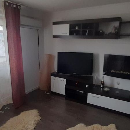 Apartament 2 Camere Дева Екстериор снимка